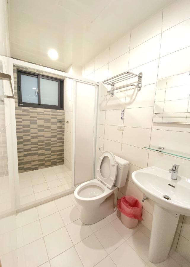 108 House Inn Тайнан Екстериор снимка